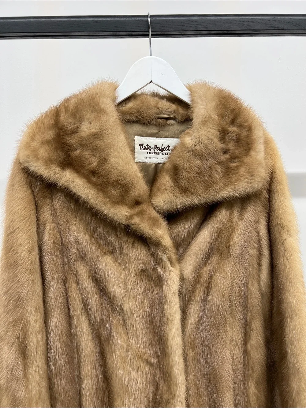 Classic Women’s Fur Coat in Light Brown - Picture 2 of 5